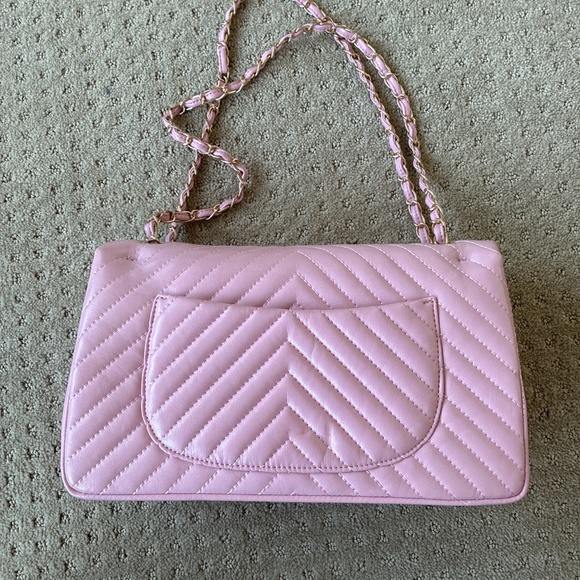 Cute pink purse with adjustable strap - Picture 2 of 4